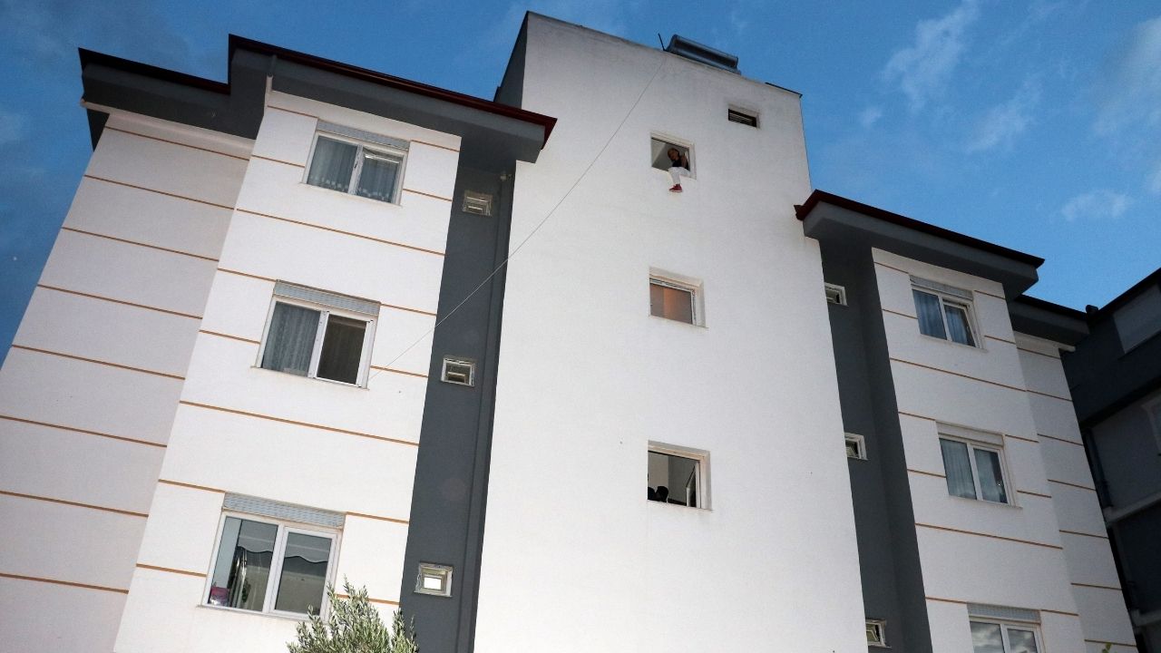 Antalya’da bir kadın, benzinle çocukları yakmaya çalıştı! 8