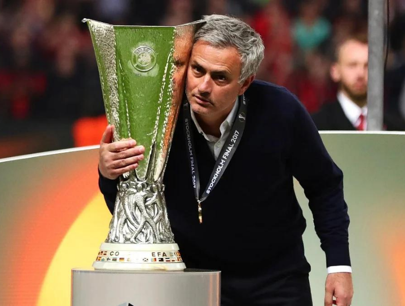 Jose Mourinho kimdir? Kariyerinde kaç kupa var? 1