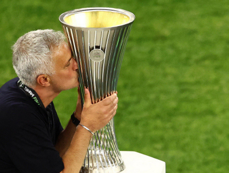 Jose Mourinho kimdir? Kariyerinde kaç kupa var? 11