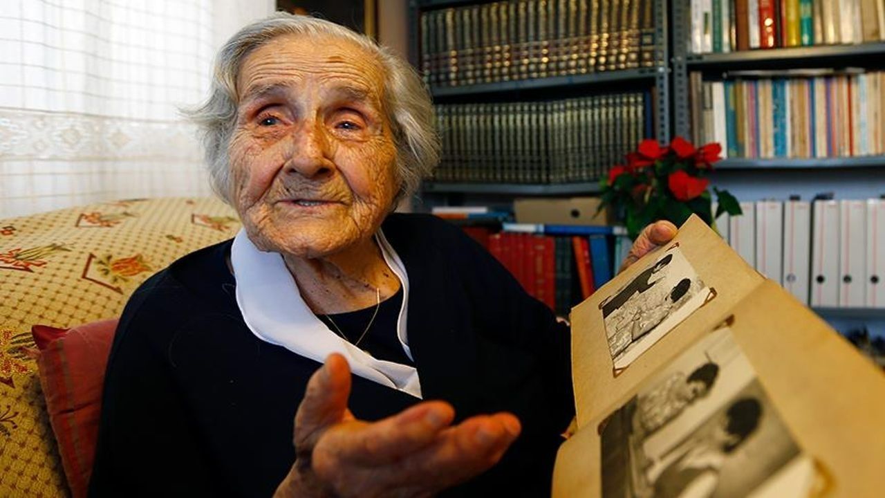 Atatürk'ün tavsiyesiyle öğretmen olan Sabiha Özar, 108 yaşında vefat etti 5