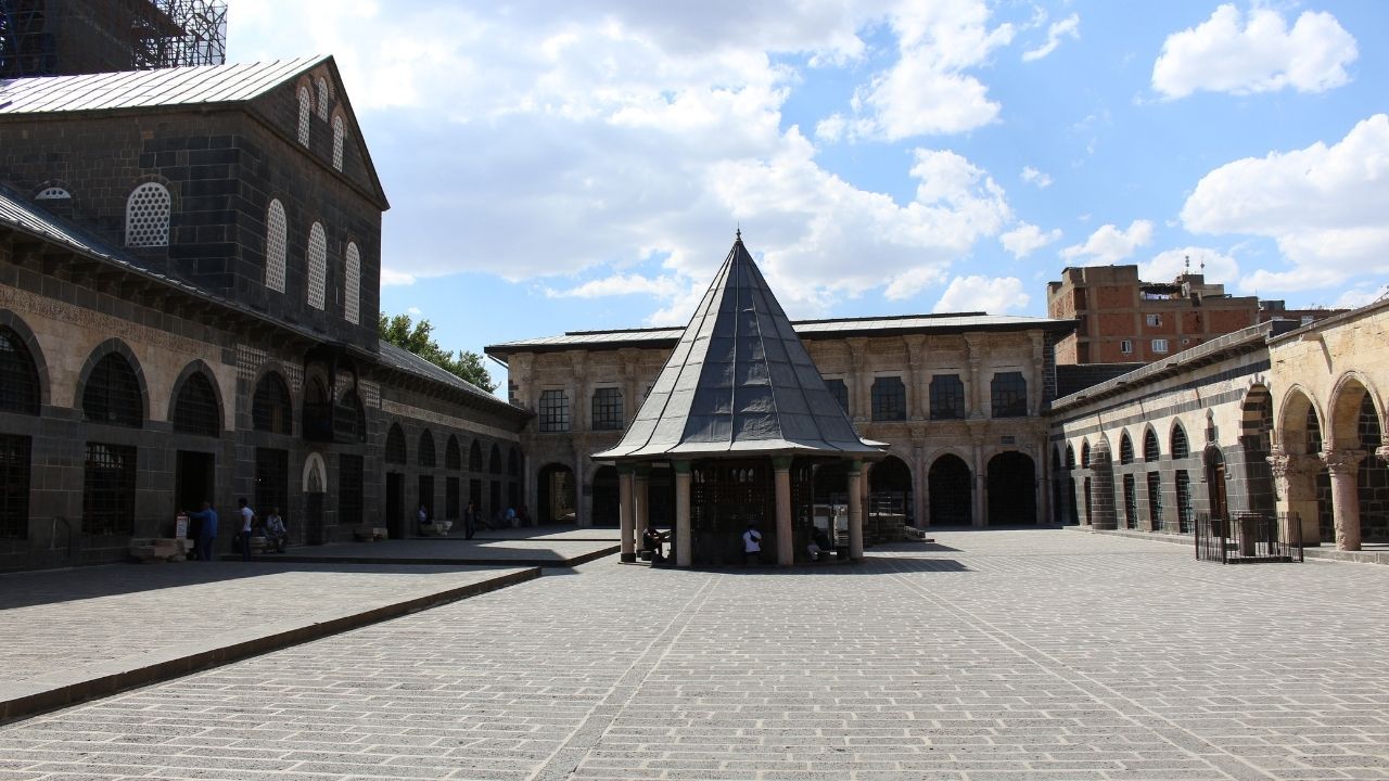 En çok cami bulunan 50 ilimiz! Hangi şehirde kaç cami var? 9