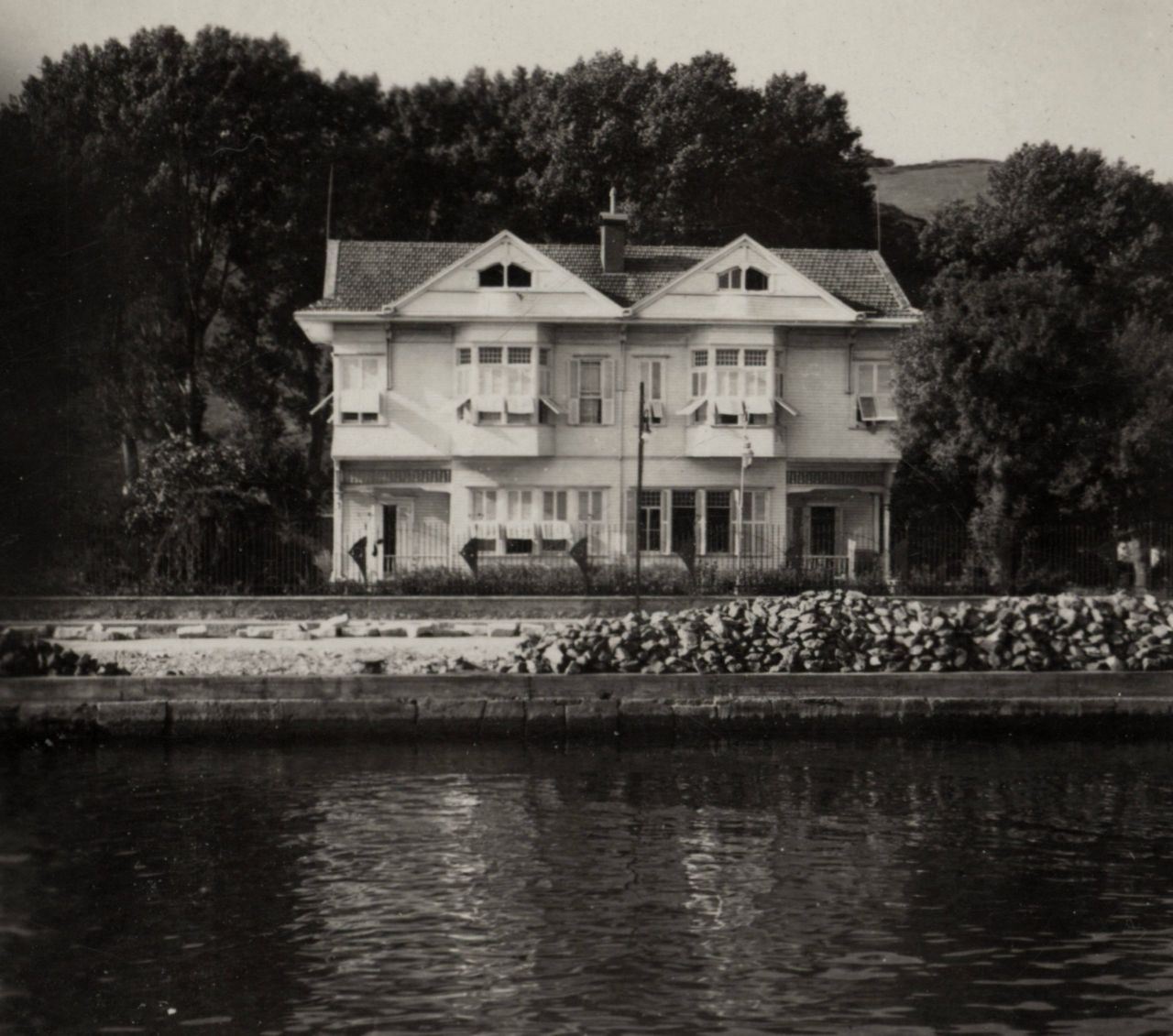 Film sahnesi gibi soygun: Memduh Paşa Yalısı'nda özel güvenlik vurgun yaptı 4