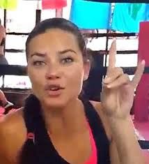 Bozkurt işareti yapan ünlü isimler 11