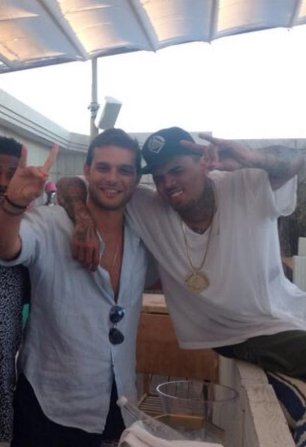 Bozkurt işareti yapan ünlü isimler 15